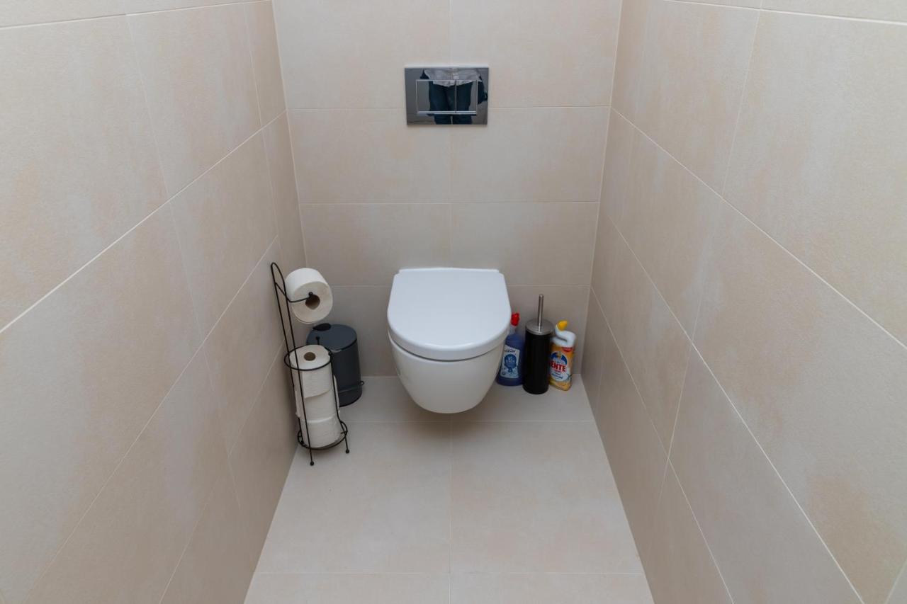 Maureen Lovely 2 Bedroom Unit With Community Pool Viena Exterior foto