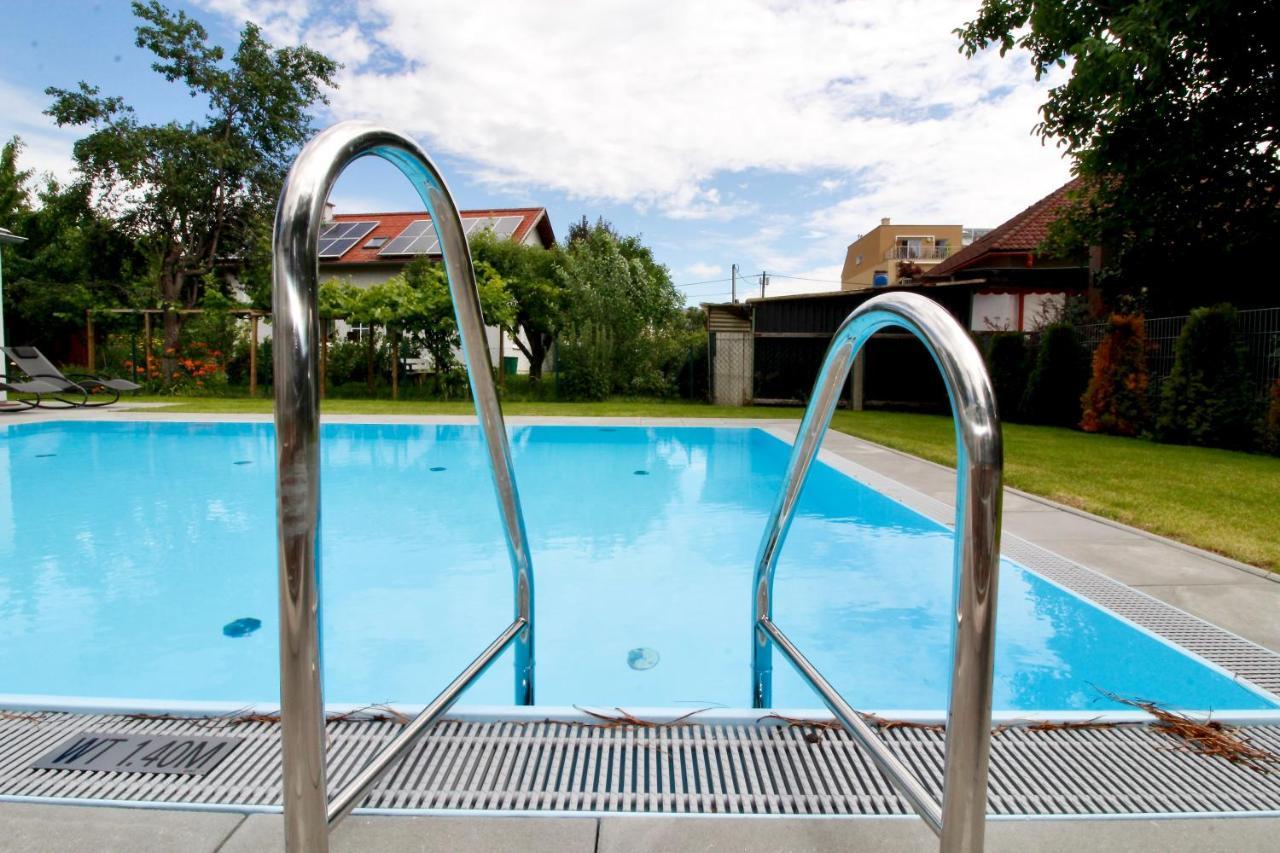 Maureen Lovely 2 Bedroom Unit With Community Pool Viena Exterior foto